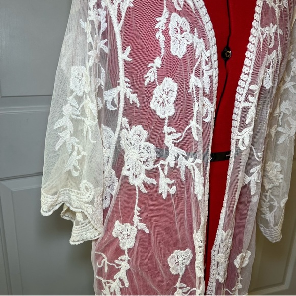 Lace Short Sleeve Long Sleeve Cream Kimono - Picture 2 of 6